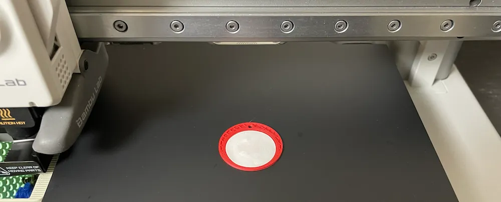 一時停止している間にステッカーを貼った様子